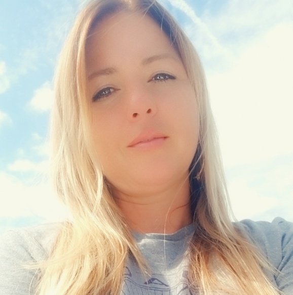 Meet your Posher, Jennifer - Picture 1 of 1
